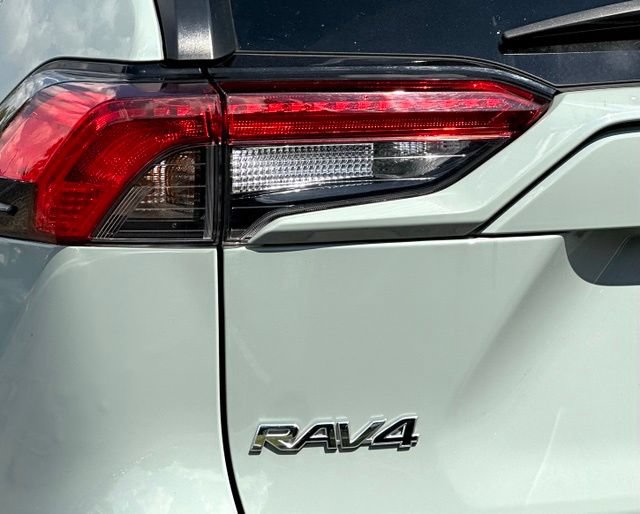 Used 2022 Toyota RAV4 XLE Premium AWD/4WD image 11
