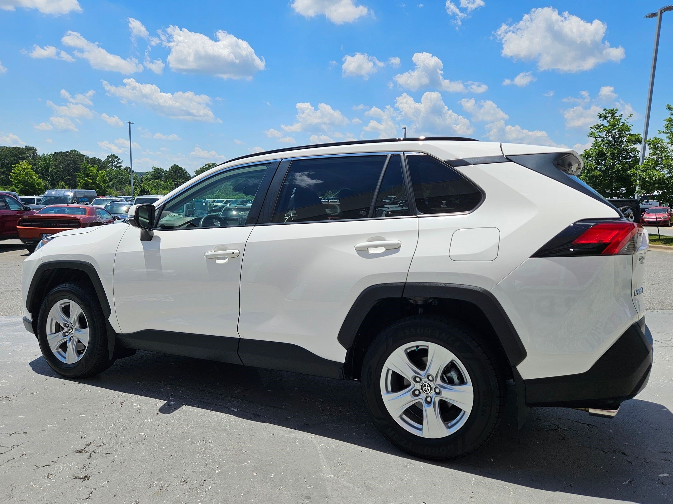 Used 2021 Toyota RAV4 XLE FWD image 5