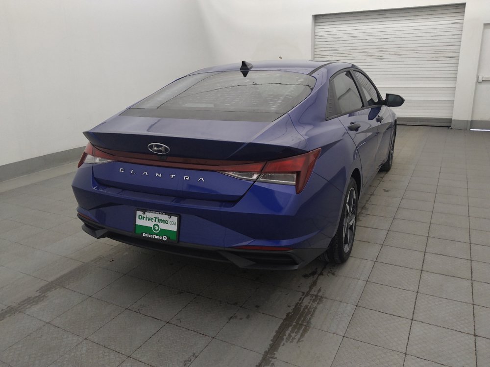 Used 2023 Hyundai Elantra SEL w/ Convenience Package FWD image 9