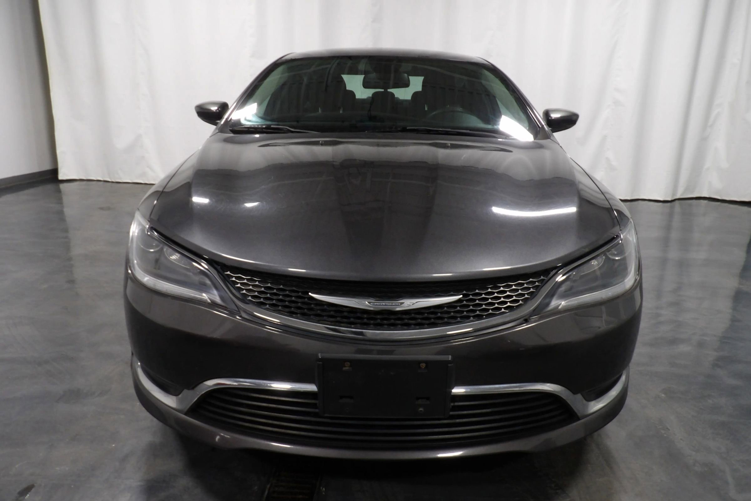 Used 2016 Chrysler 200 Limited FWD image 2
