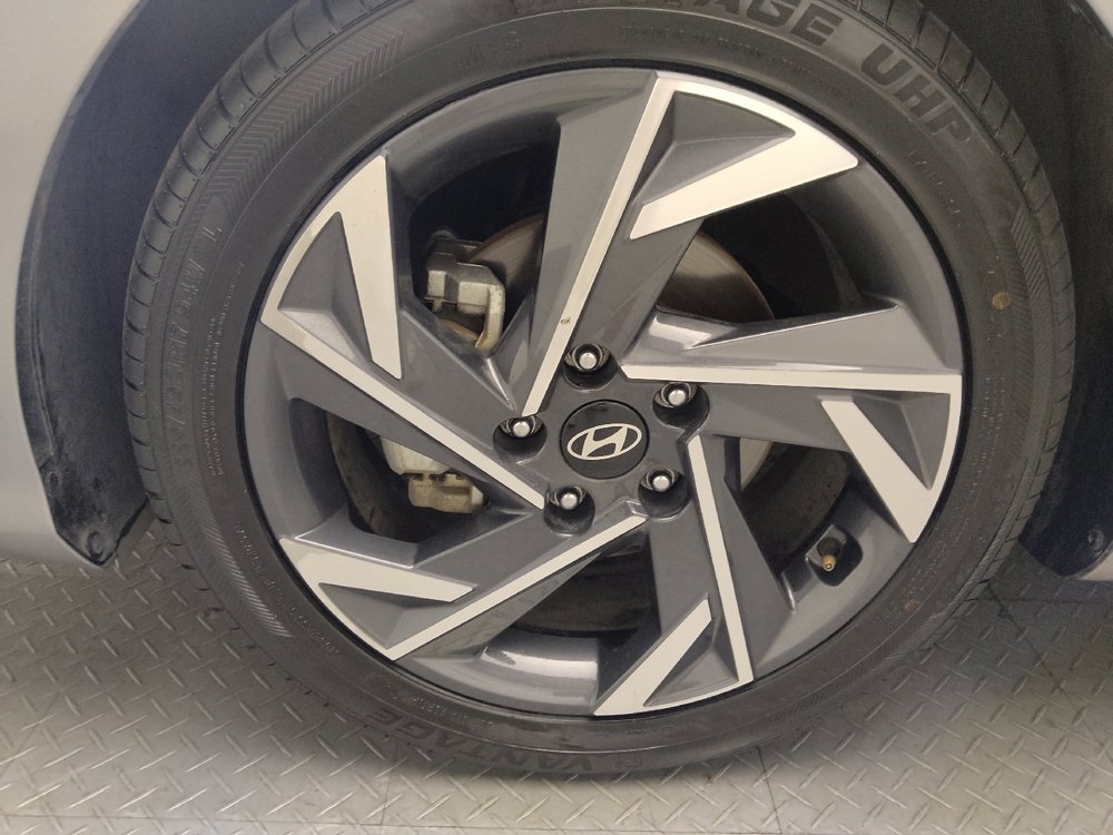 Used 2025 Hyundai Elantra Limited FWD image 31