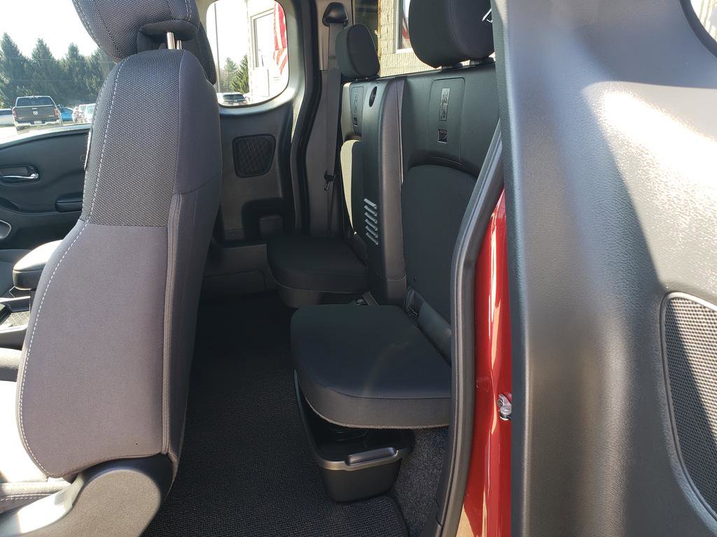 Used 2025 Nissan Frontier SV image 12