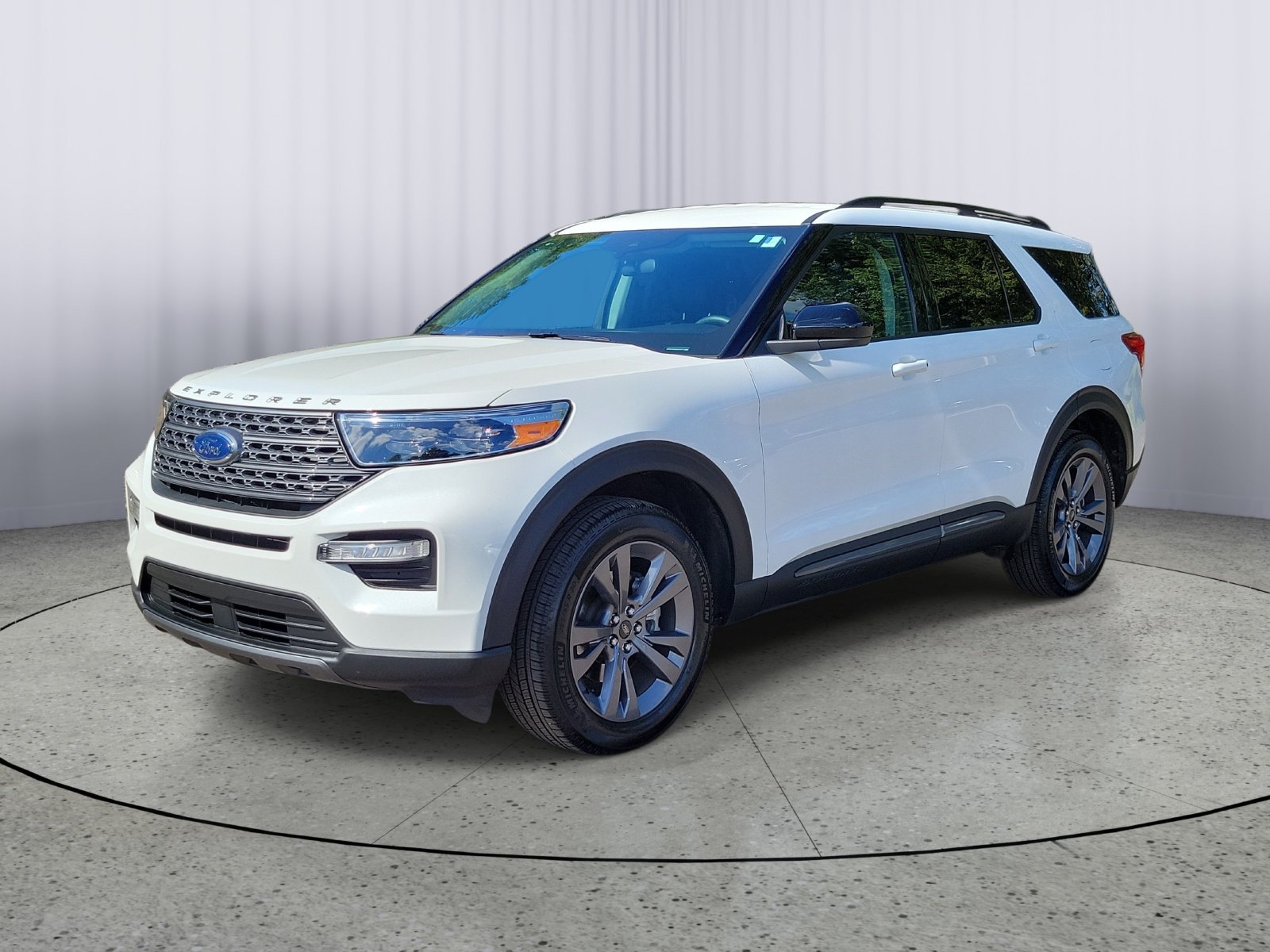 Used 2023 Ford Explorer XLT w/ Equipment Group 202A AWD/4WD image 5