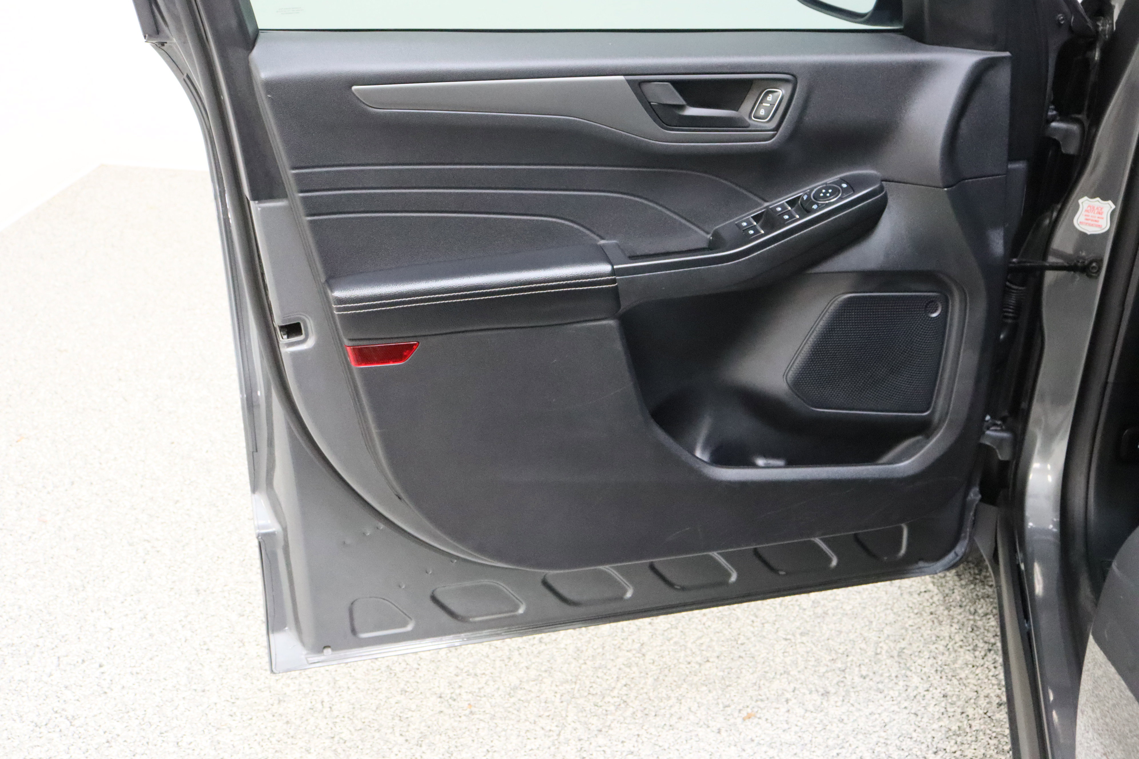 Used 2025 Ford Escape Active AWD/4WD image 12