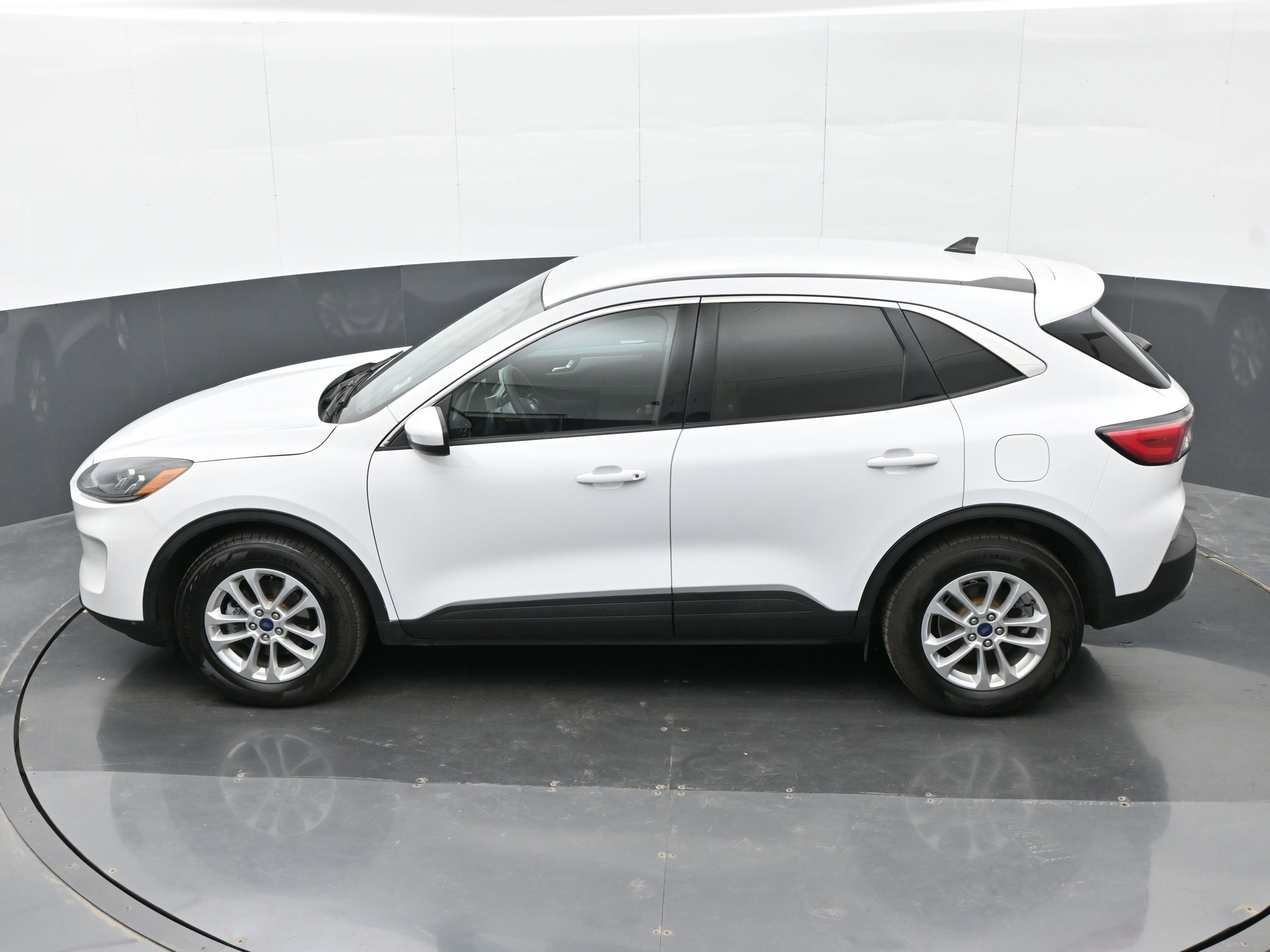 Used 2020 Ford Escape SE image 37