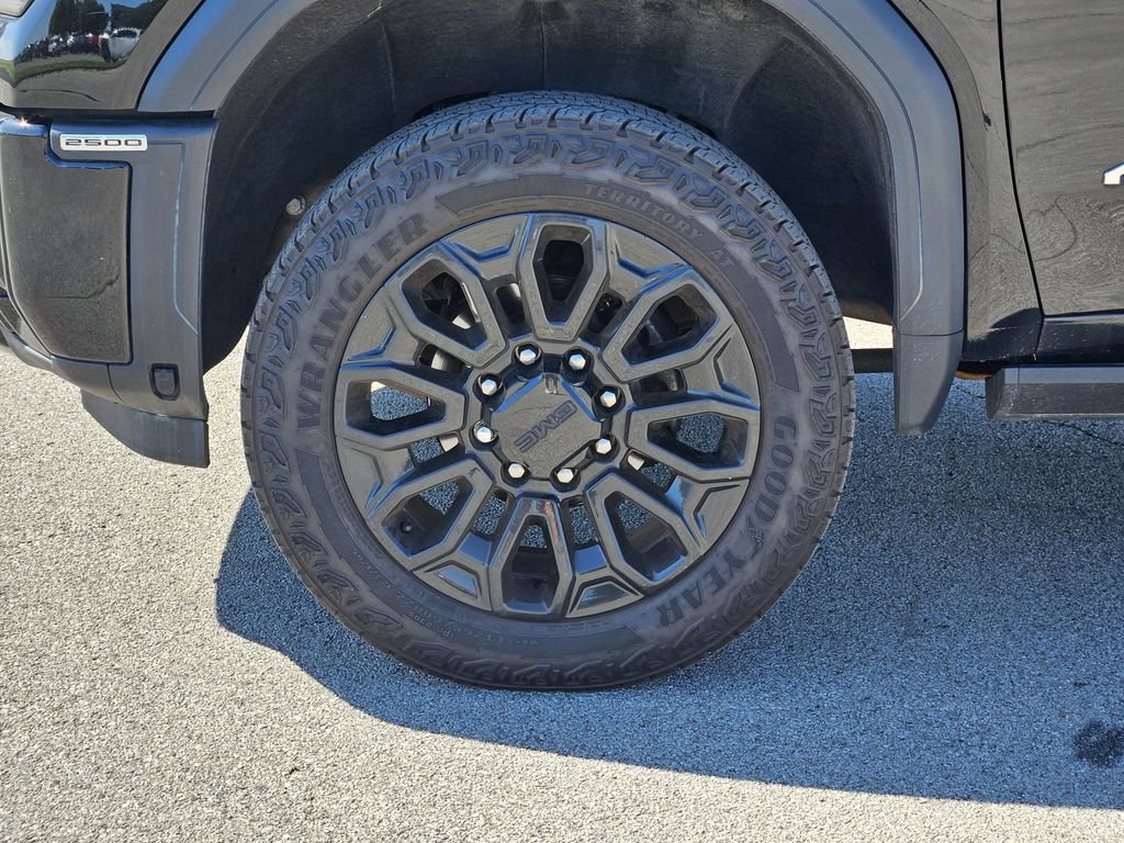 Used 2024 GMC Sierra 2500 AT4 w/ AT4 Premium Plus Package AWD/4WD image 9