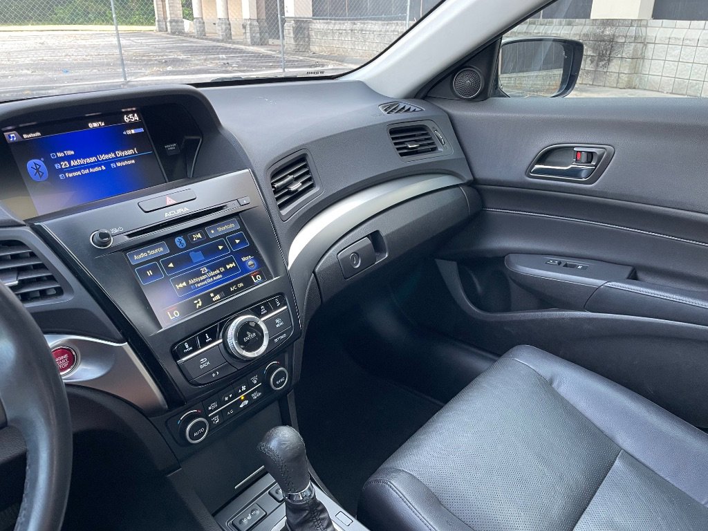 Used 2017 Acura ILX FWD image 37