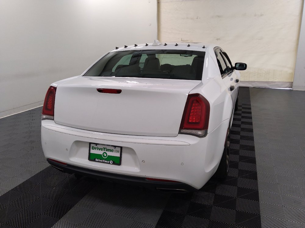 Used 2017 Chrysler 300 S w/ 300S Premium Group RWD image 7