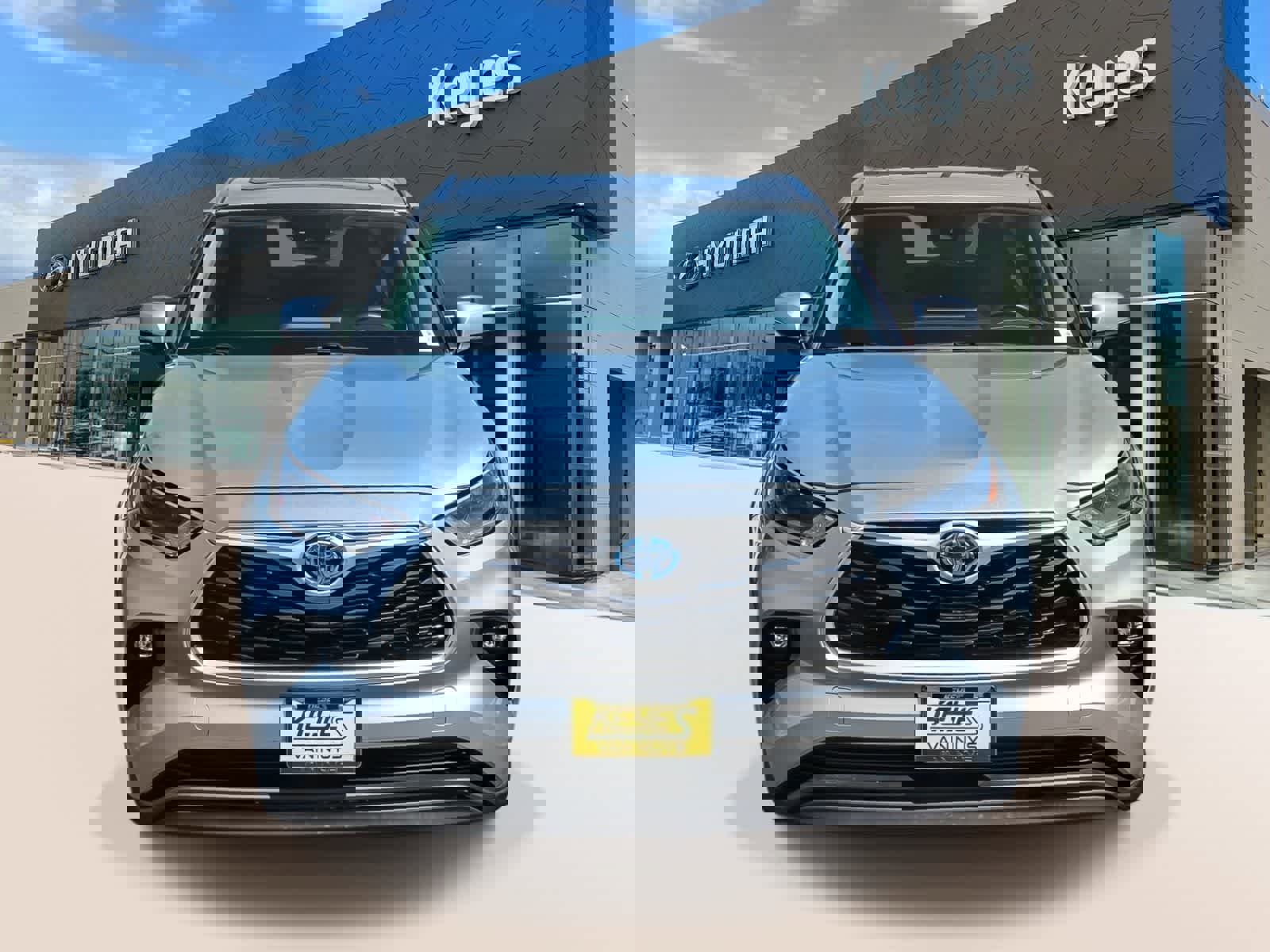 Used 2021 Toyota Highlander XLE image 2