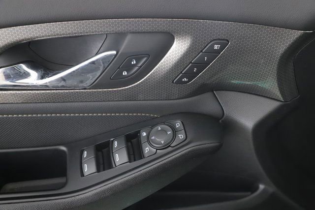 Used 2023 Chevrolet Traverse Premier image 19