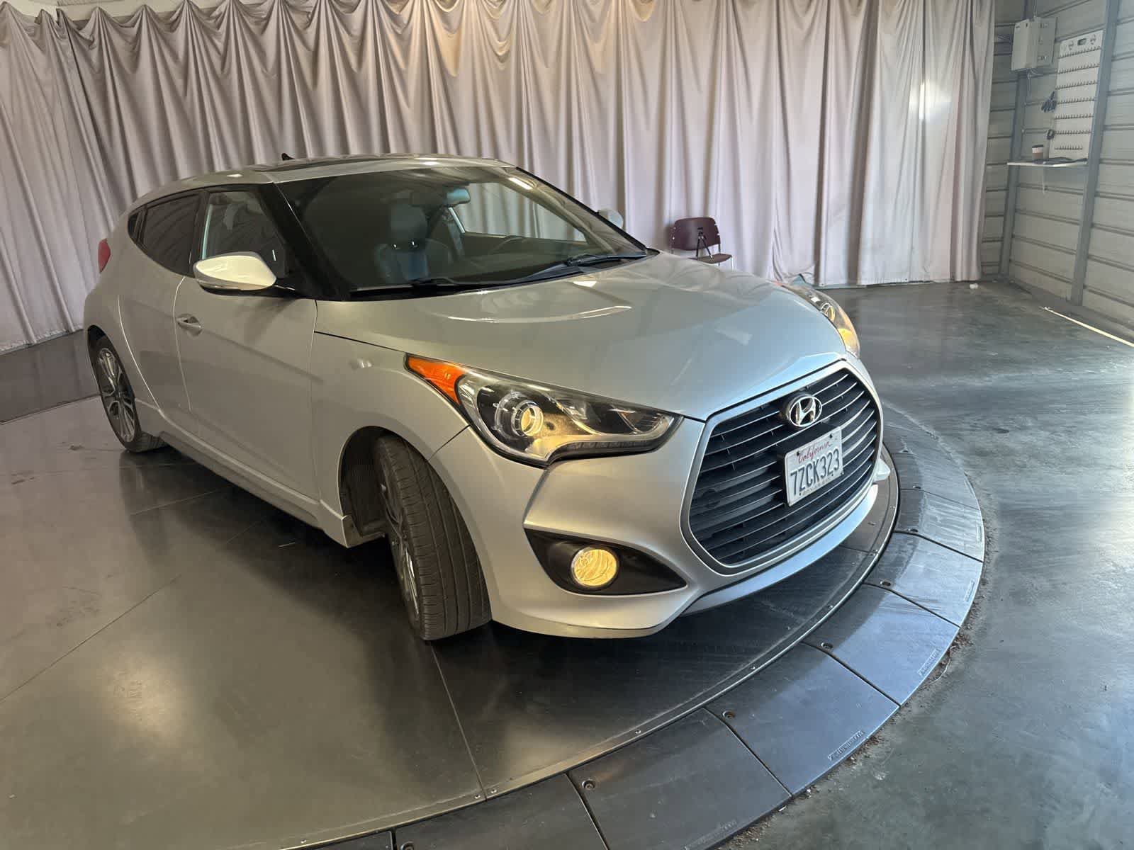 Used 2016 Hyundai Veloster Turbo w/ Option Group 04 FWD image 3