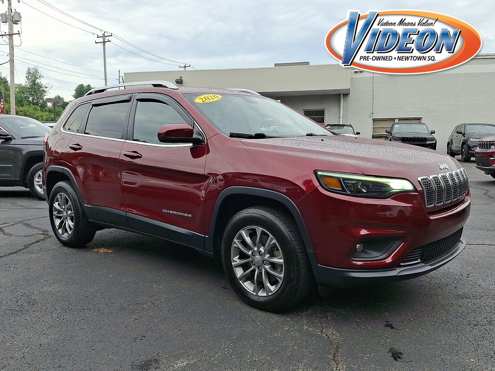 Certified 2020 Jeep Cherokee Latitude Plus w/ Cold Weather Group AWD/4WD image 1