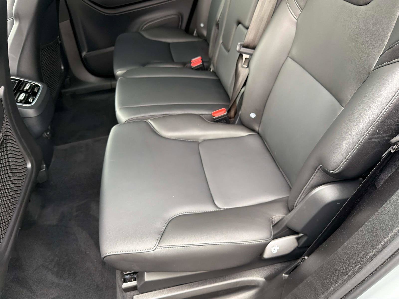 Certified 2025 Volvo XC90 B5 Core image 13