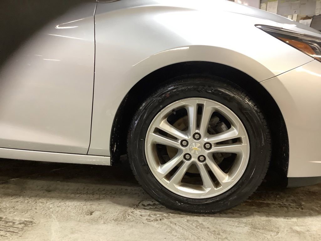 Used 2017 Chevrolet Cruze LT w/ Sun And Sound Package image 13