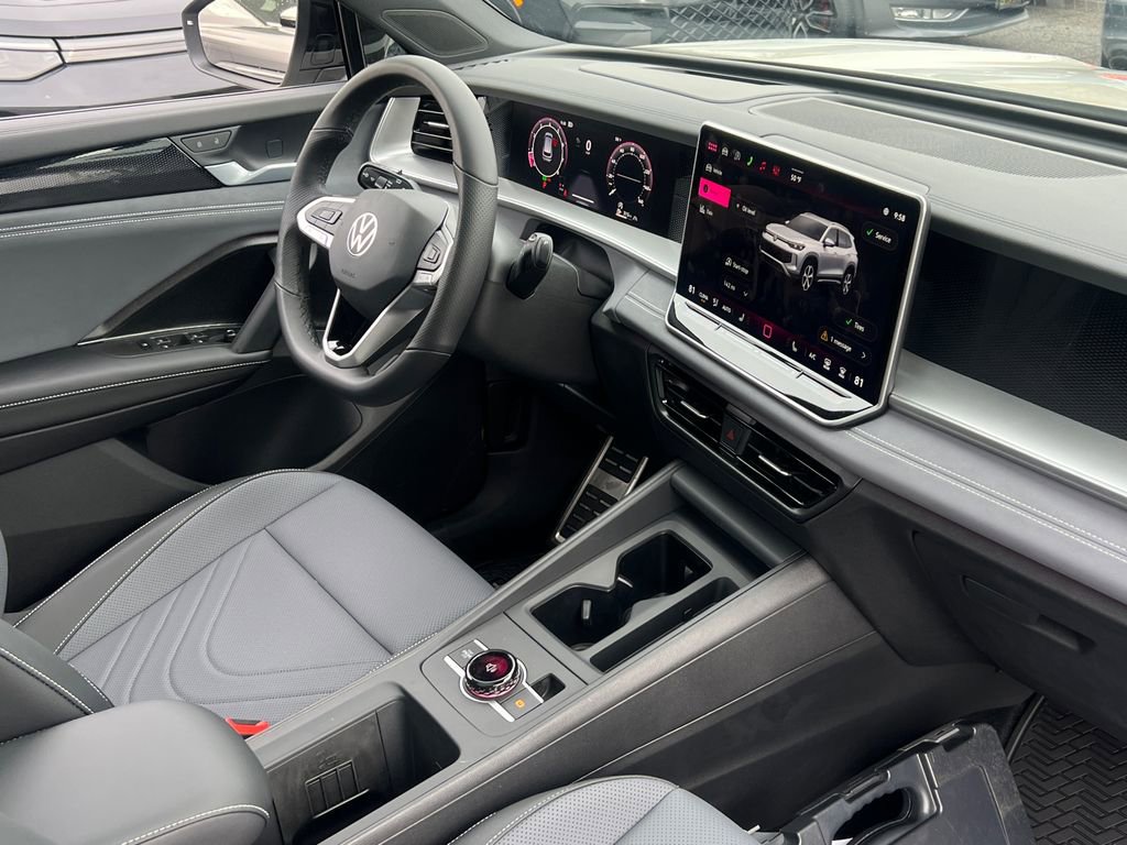 New 2026 Volkswagen Tiguan SE R-Line image 11