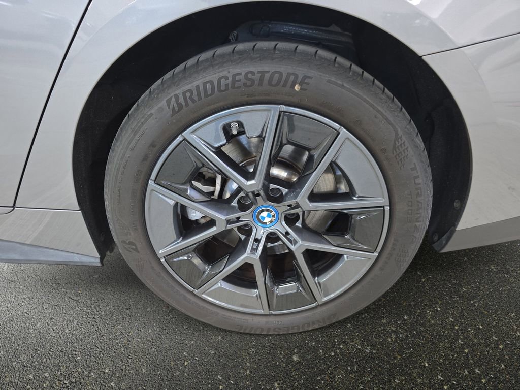Used 2023 BMW i4 eDrive35 RWD image 32