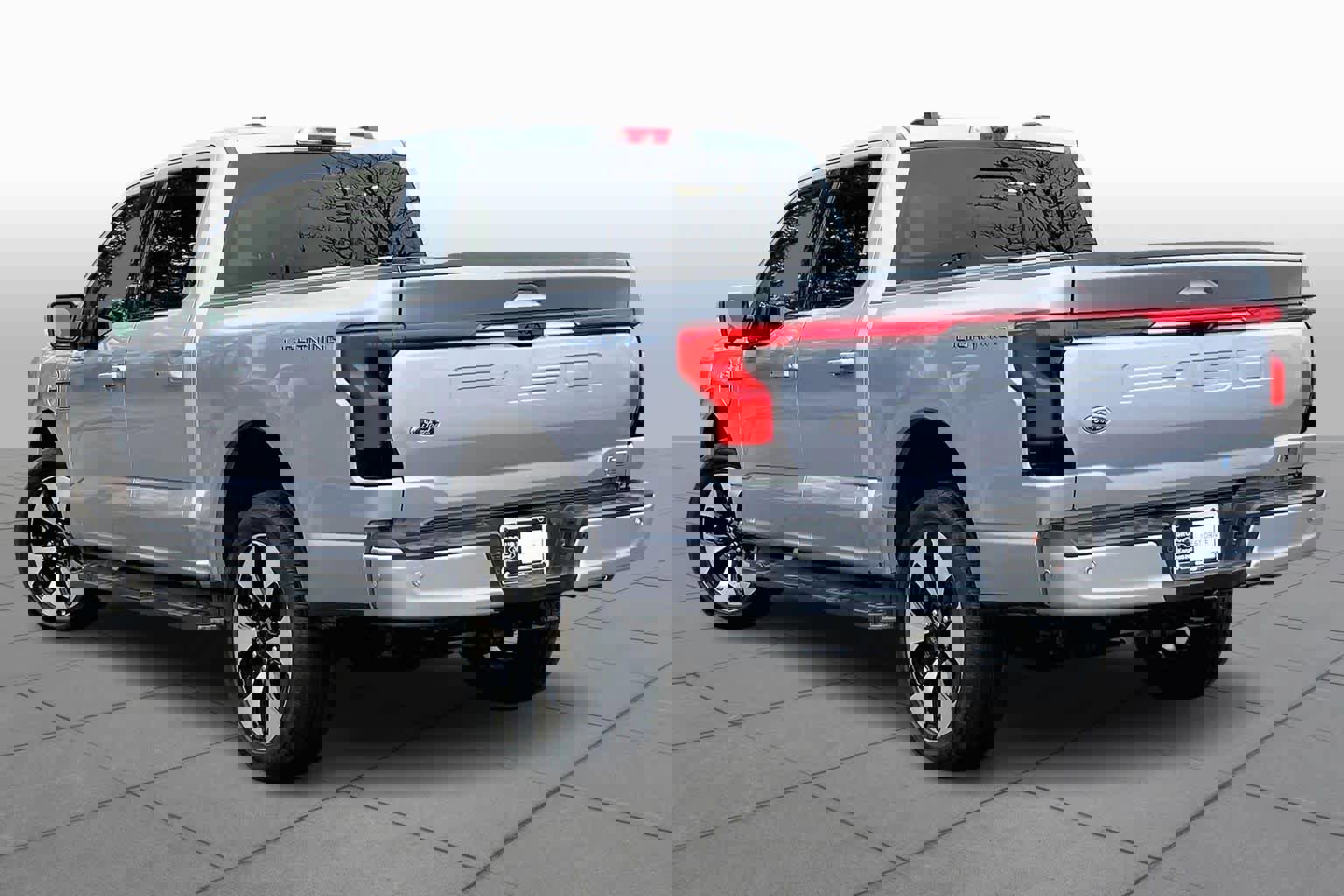 Used 2022 Ford F150 Lightning Platinum image 11