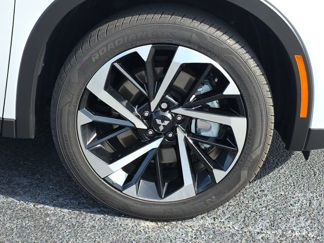 Used 2024 Mitsubishi Outlander SE image 27