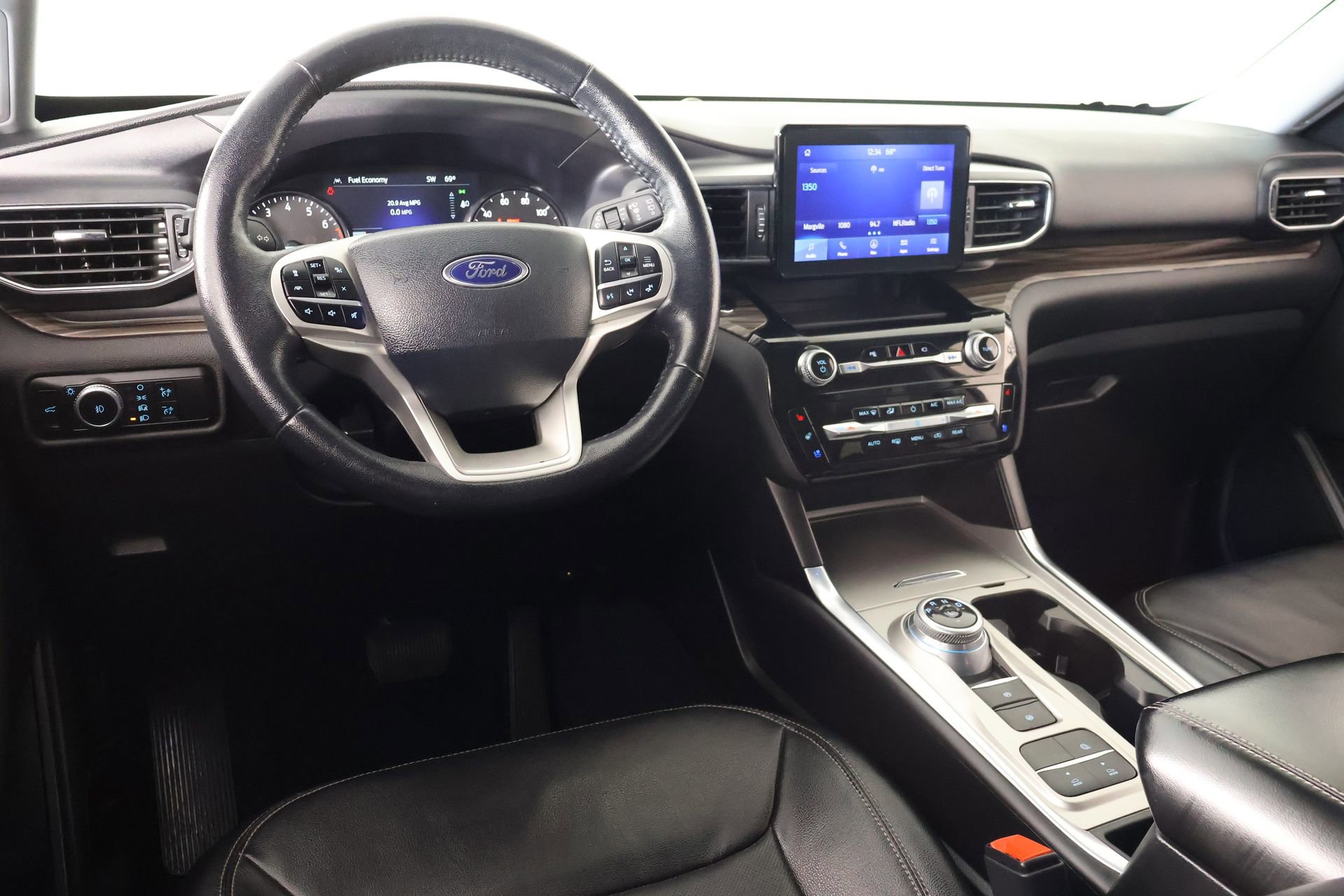 Used 2023 Ford Explorer Limited image 2