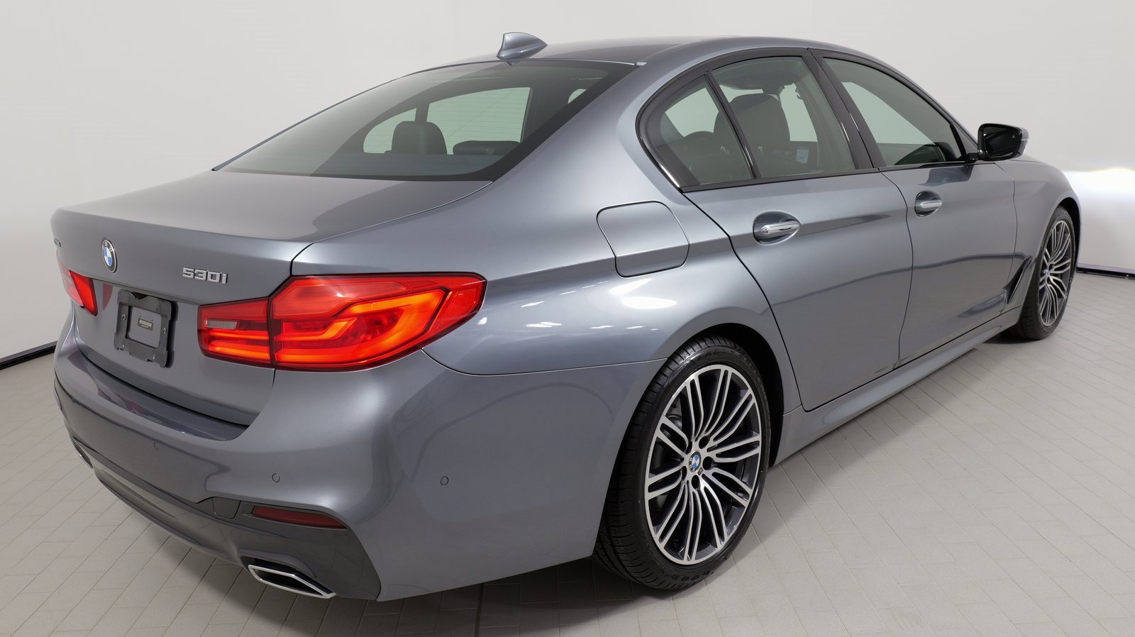 Used 2018 BMW 530i xDrive w/ M Sport Package image 27