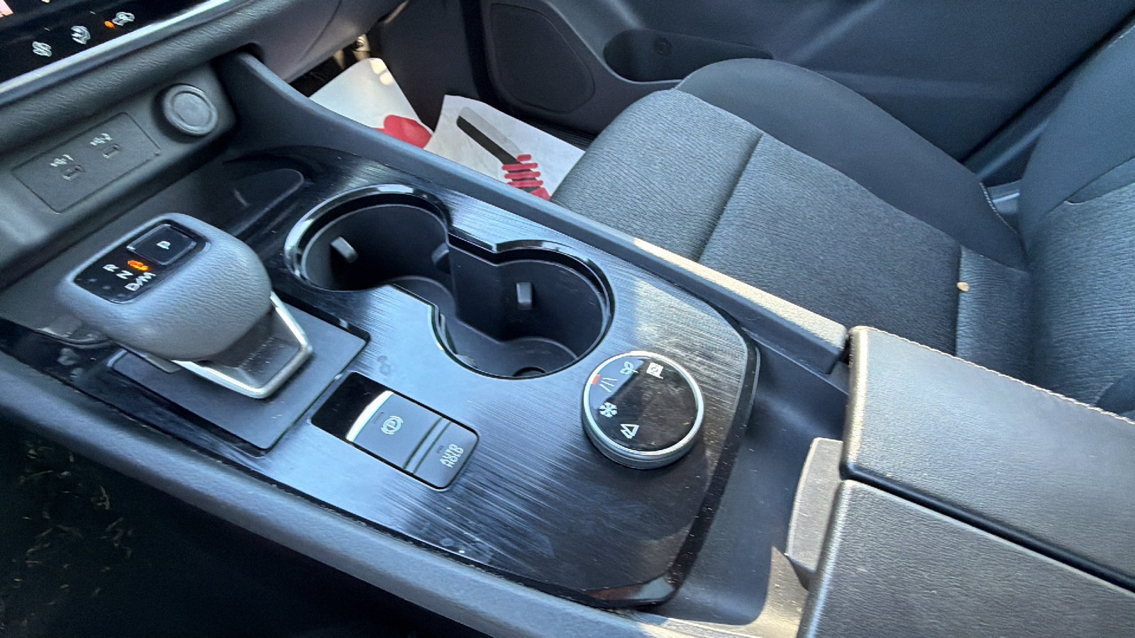 Used 2024 Nissan Rogue SV AWD/4WD image 30