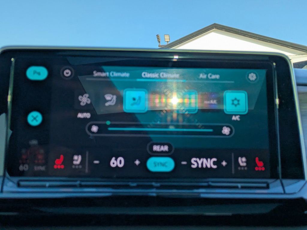 Used 2024 Volkswagen Atlas SEL image 25