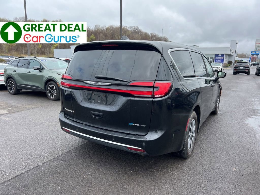 Used 2022 Chrysler Pacifica Touring-L w/ Uconnect Theater Family Group FWD image 5