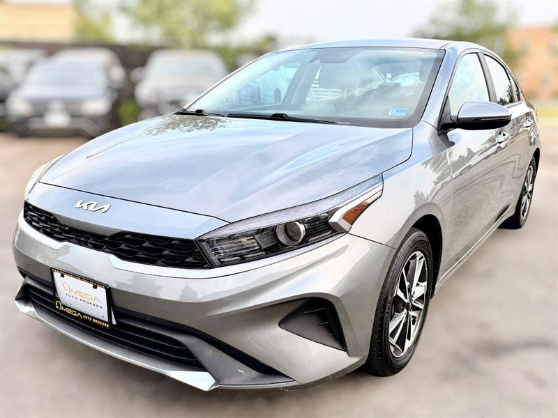 Used 2023 Kia Forte LXS w/ LXS Technology Package FWD image 3