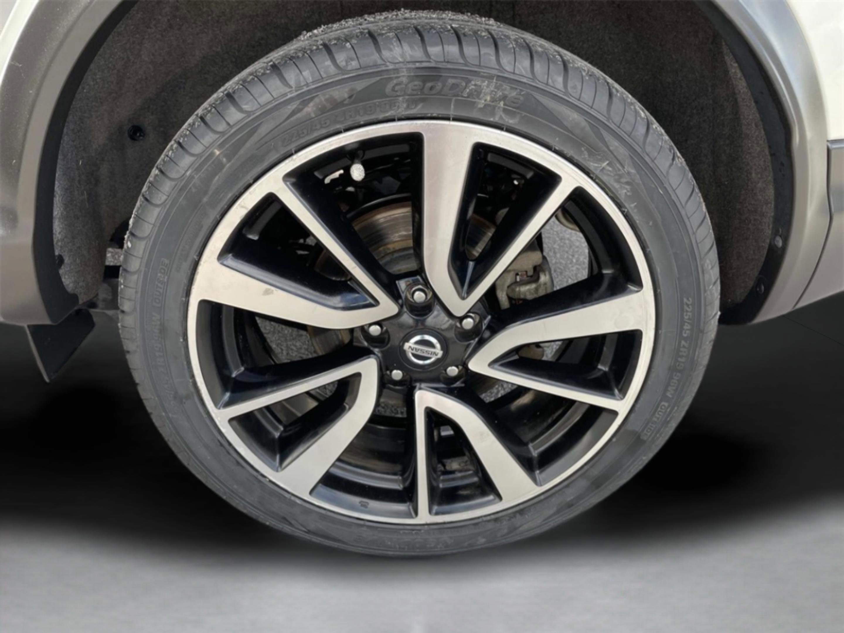 Used 2019 Nissan Rogue Sport SL w/ Premium Package image 32