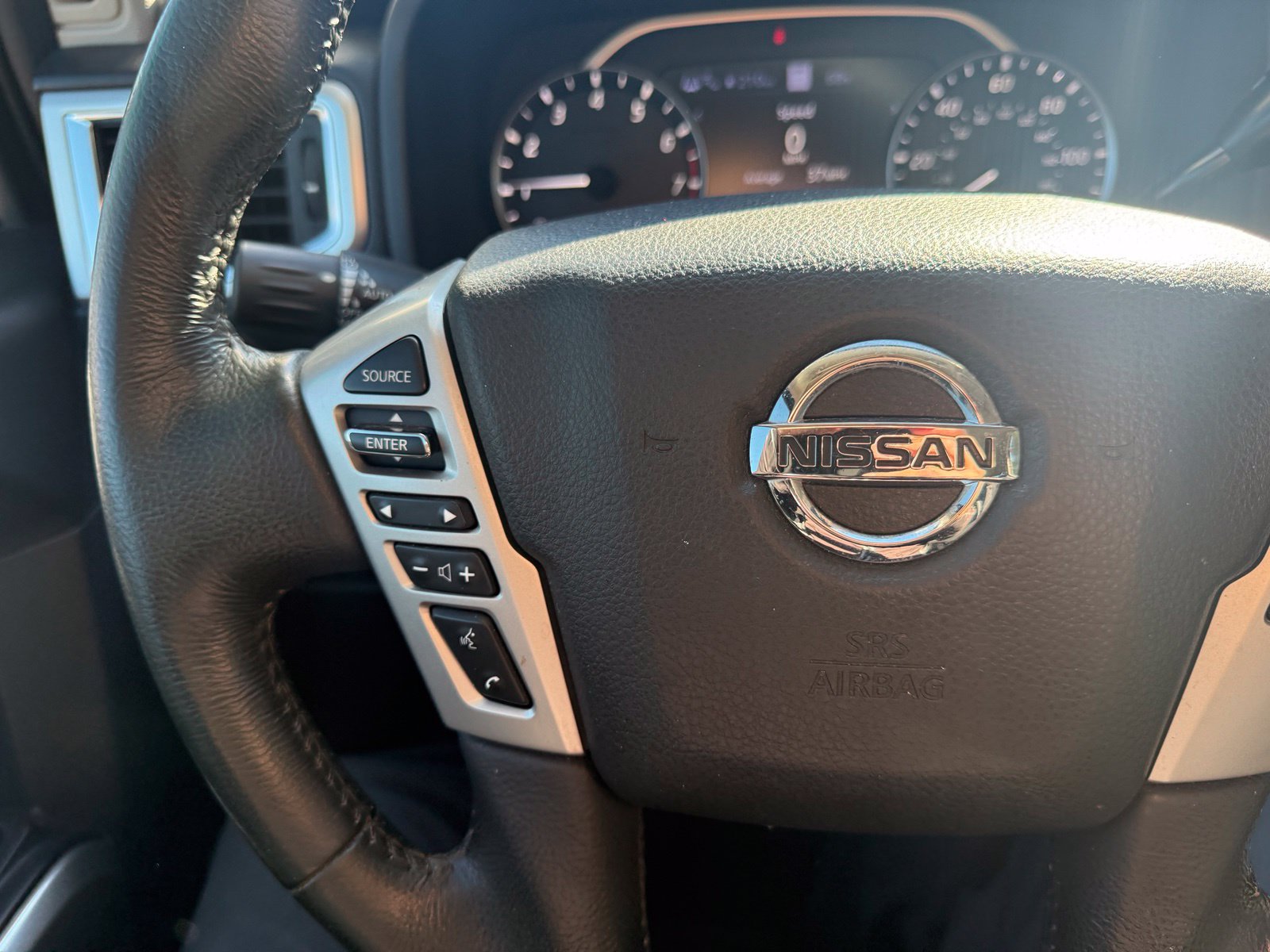 Used 2020 Nissan Titan SV w/ SV Convenience Package RWD image 19