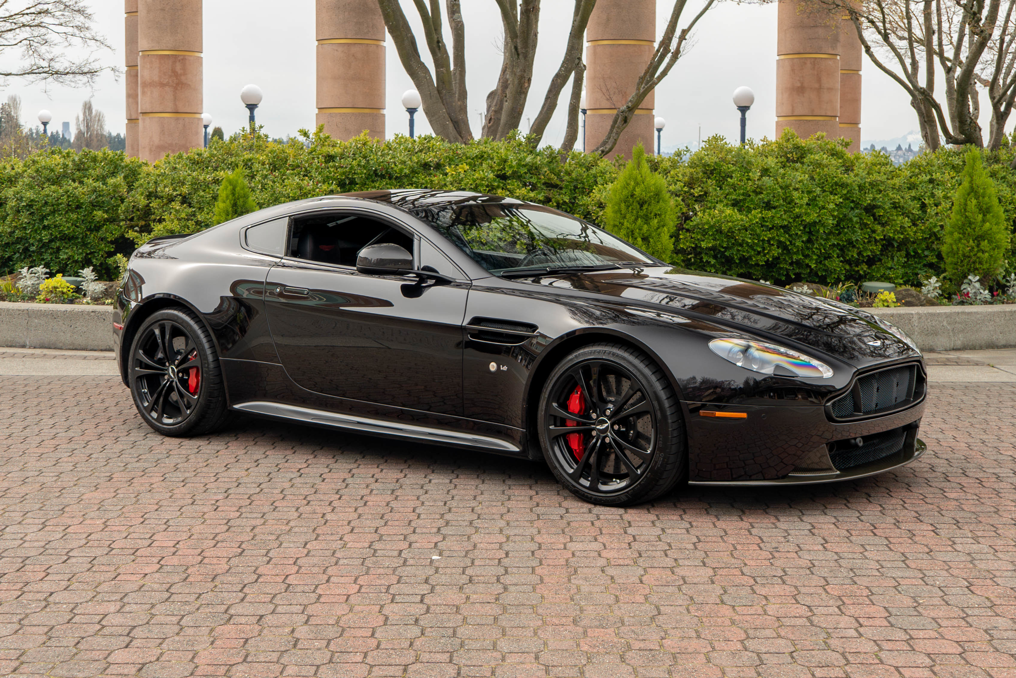 Used 2015 Aston Martin V12 Vantage S image 45