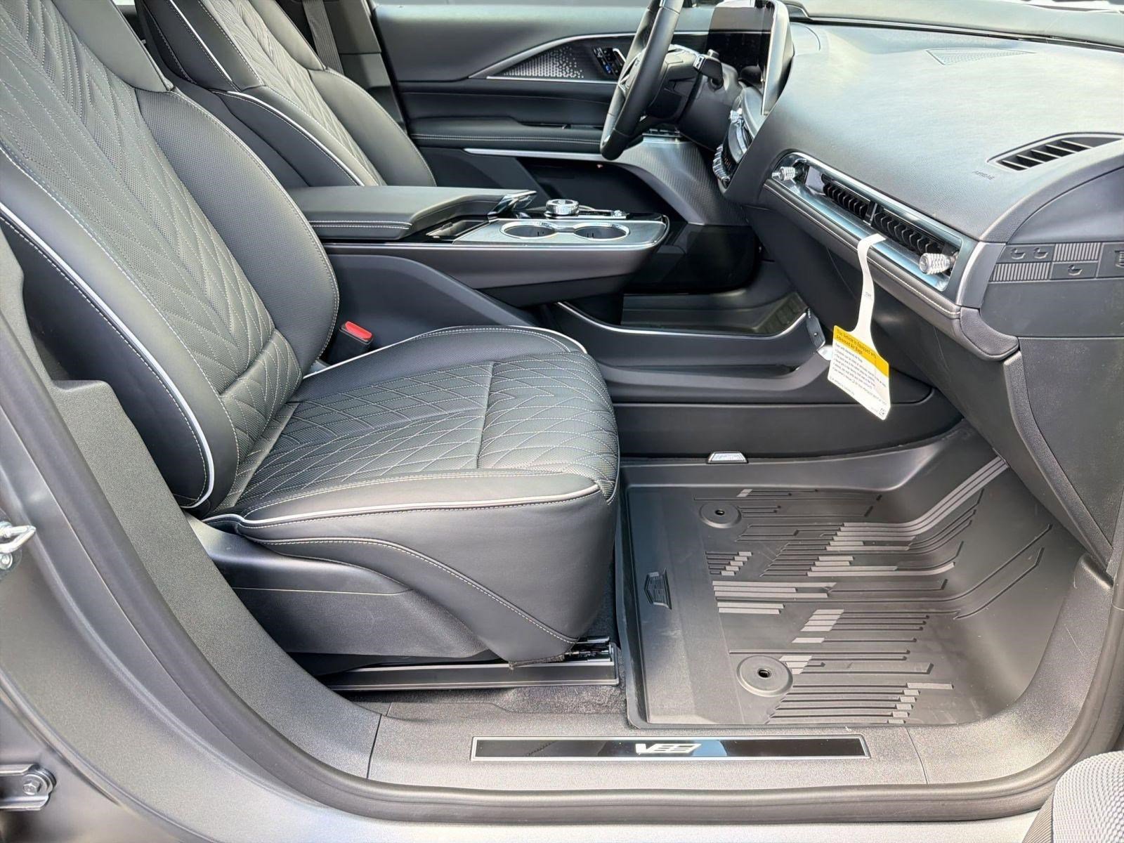 New 2026 Cadillac Lyriq V w/ LPO, Floor Liner Package AWD/4WD image 30