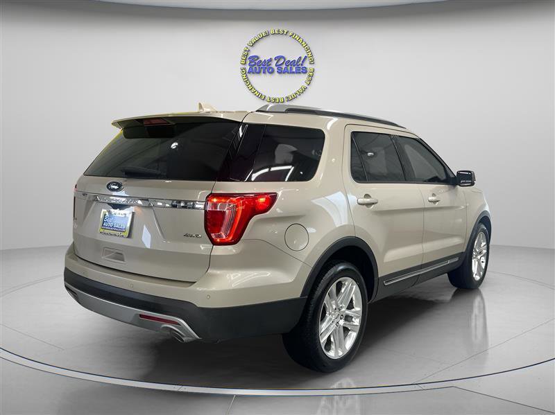 Used 2017 Ford Explorer XLT w/ Equipment Group 202A AWD/4WD image 5