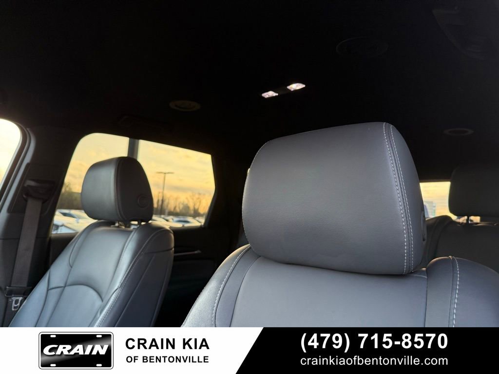 Used 2024 Buick Enclave Premium image 23