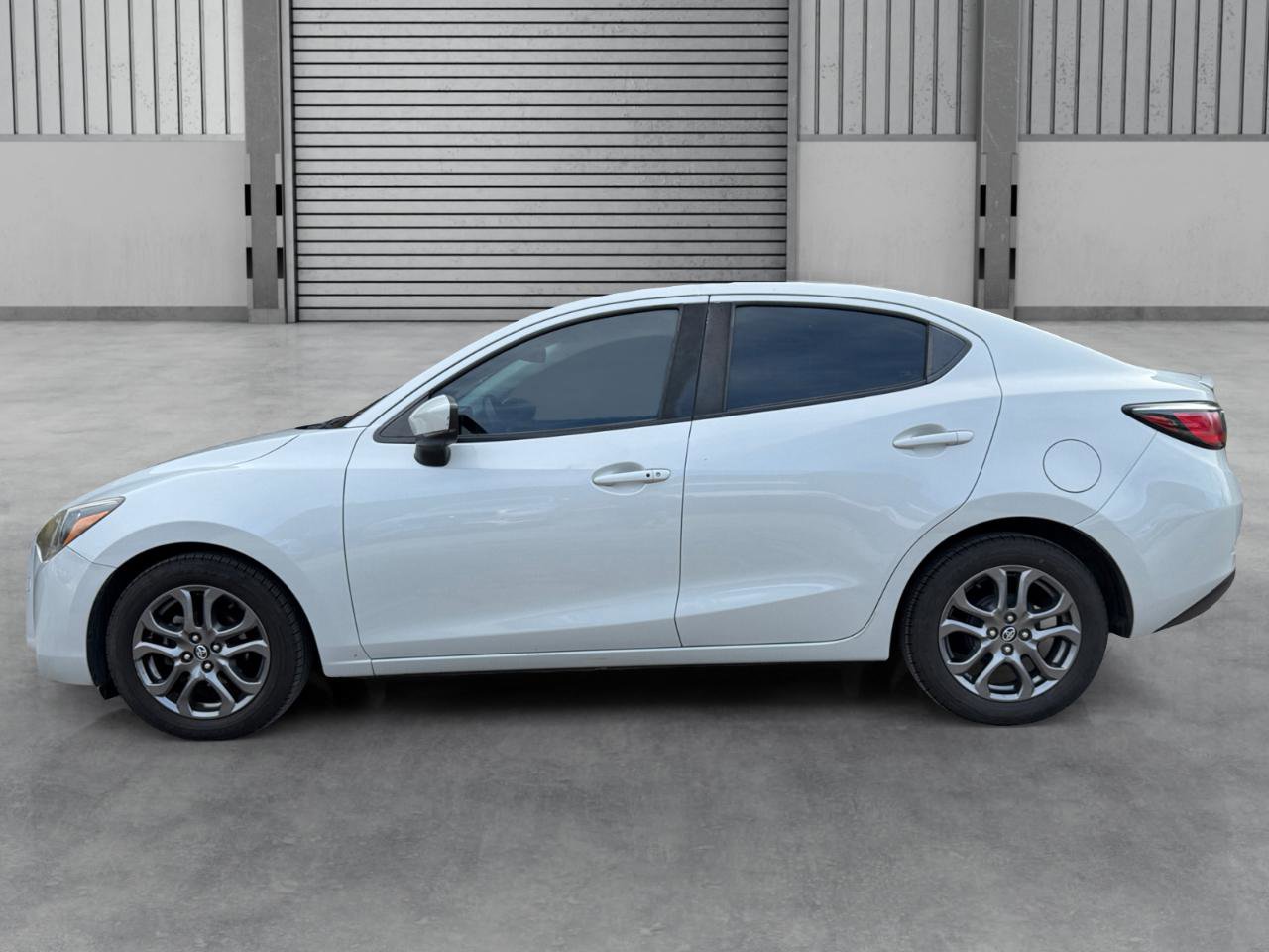 Used 2019 Toyota Yaris LE image 2