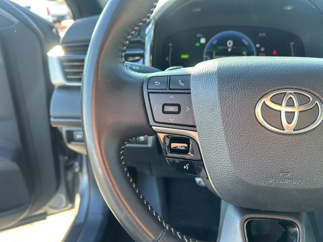 Used 2025 Toyota Camry SE image 16