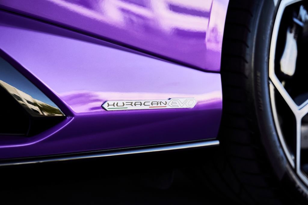 Used 2024 Lamborghini Huracan EVO image 9