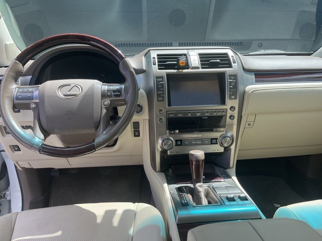 Used 2018 Lexus GX 460 Premium w/ Premium Package AWD/4WD image 12