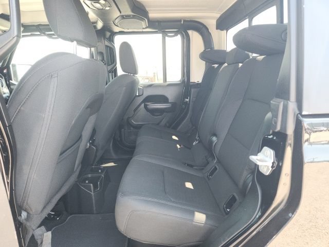 Used 2020 Jeep Gladiator Sport w/ Technology Group AWD/4WD image 24