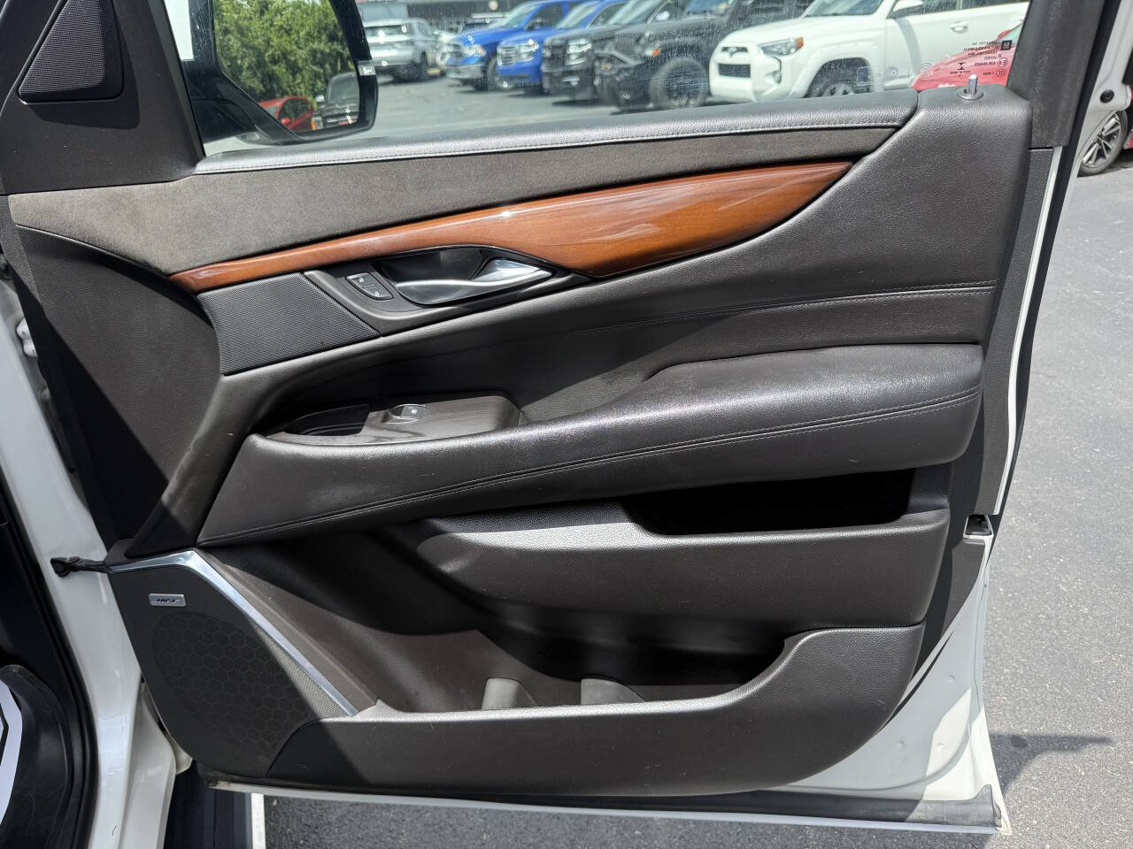 Used 2016 Cadillac Escalade Premium AWD/4WD image 21