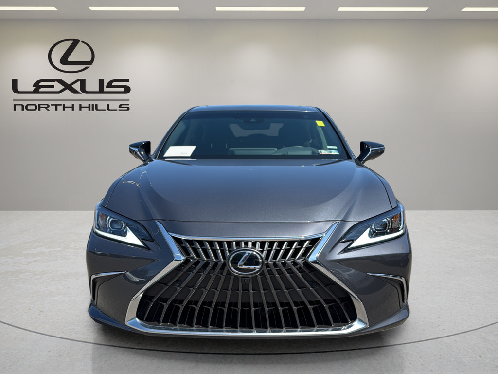 Used 2024 Lexus ES 300h w/ Technology Package FWD image 2