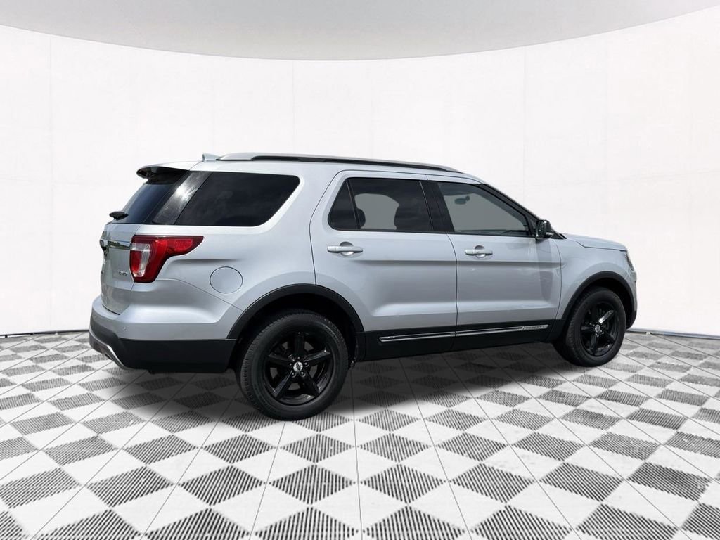 Used 2017 Ford Explorer XLT AWD/4WD image 11
