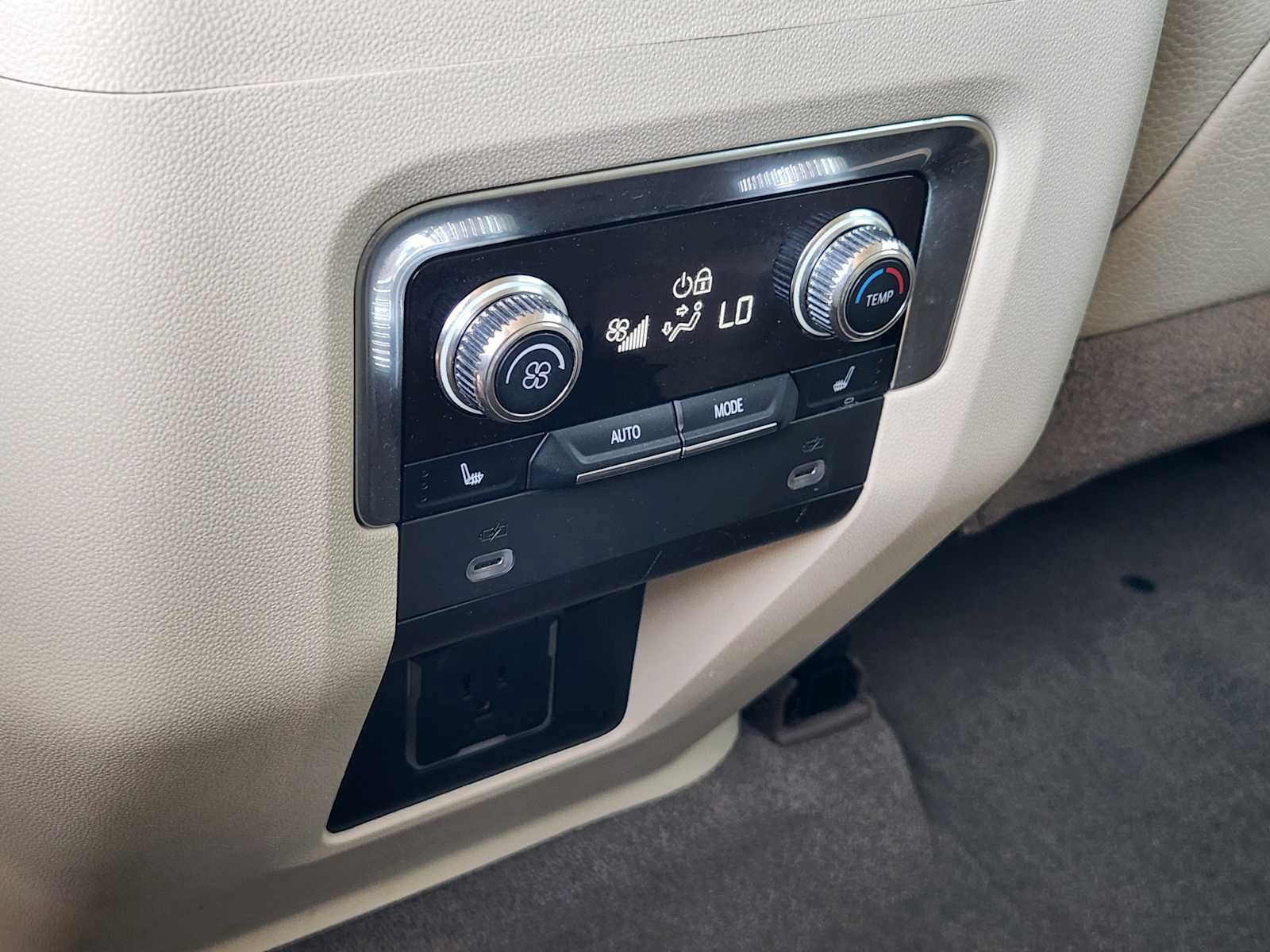 Used 2021 GMC Yukon Denali w/ Denali Premium Package AWD/4WD image 29