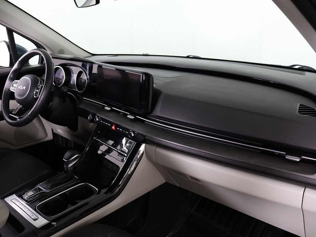 Used 2024 Kia Carnival EX FWD image 27