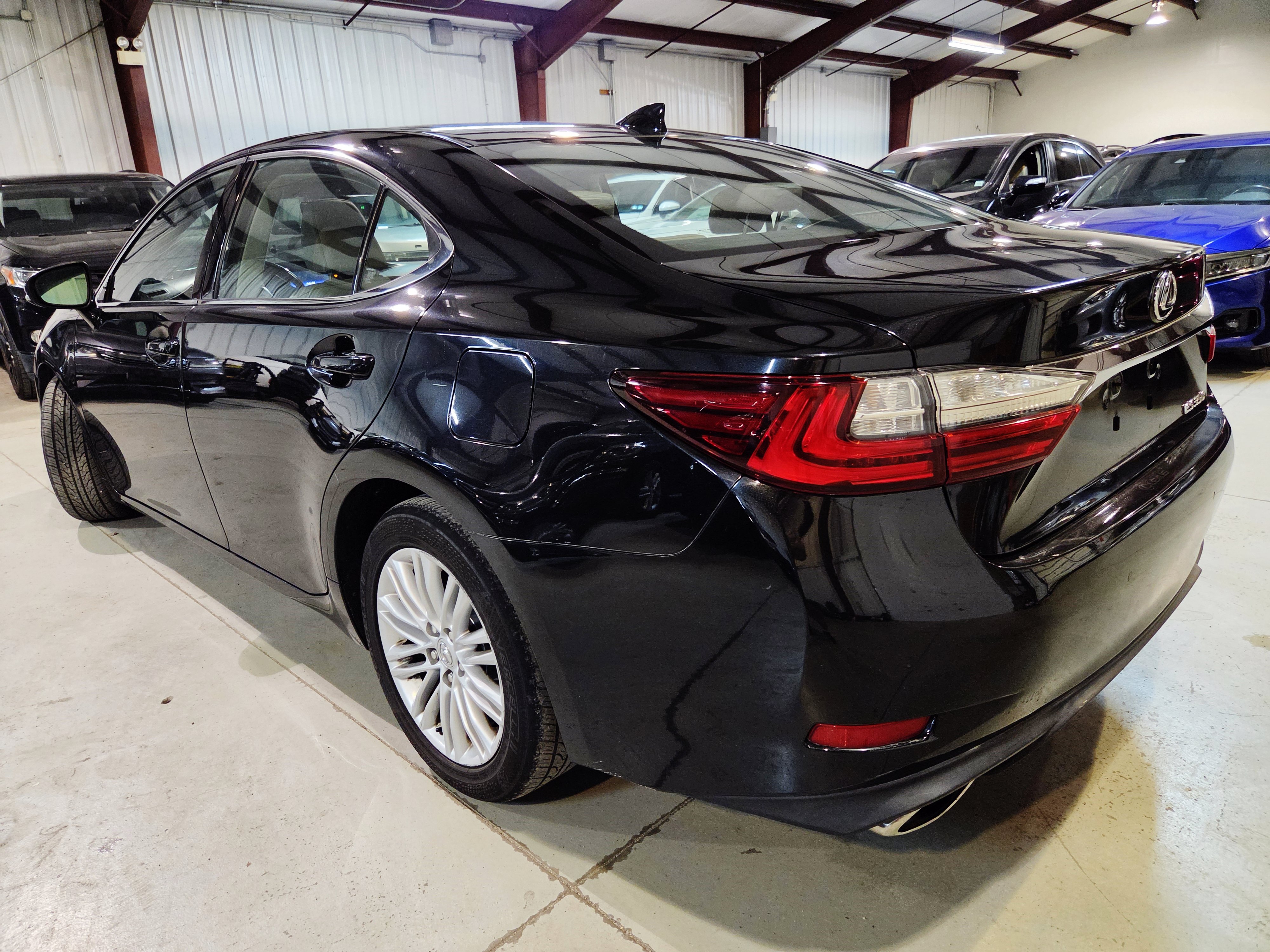 Used 2016 Lexus ES 350 w/ Premium Package w/Wood Trim FWD image 7