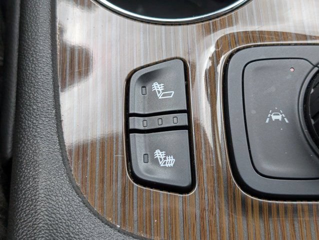 Used 2023 GMC Acadia SLE w/ Driver Convenience Package FWD image 20
