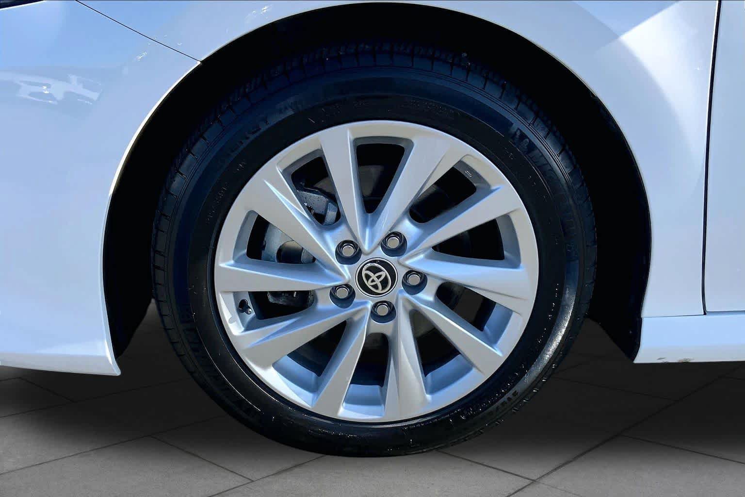 Used 2024 Toyota Camry LE AWD/4WD image 11