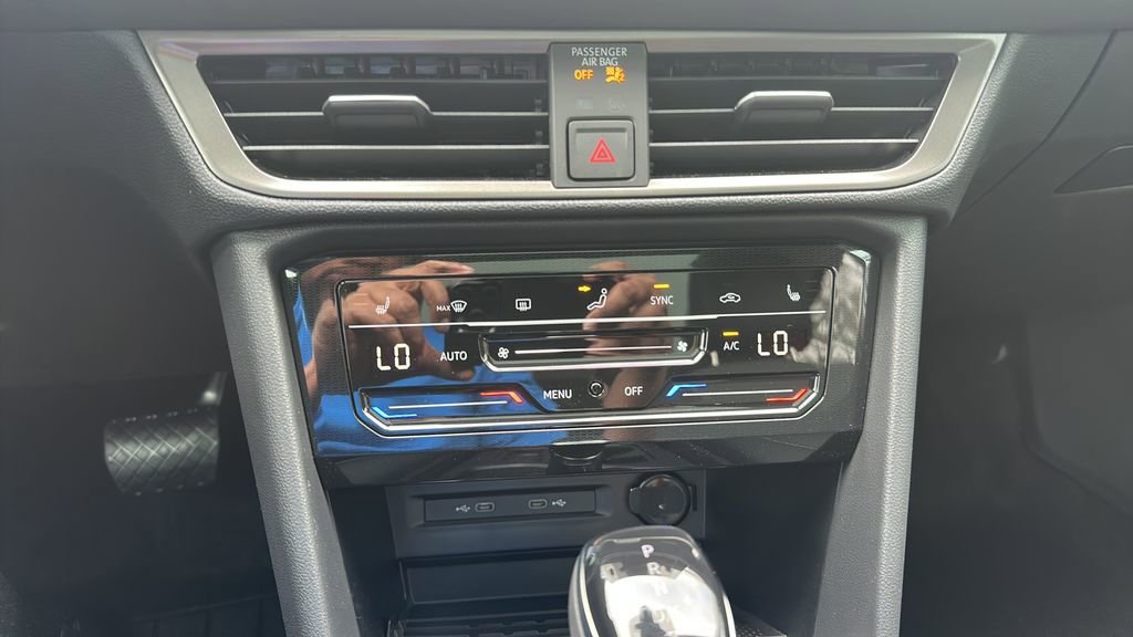 New 2026 Volkswagen Taos SE image 22