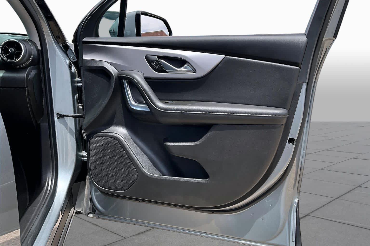 Used 2025 Chevrolet Blazer LT FWD image 21