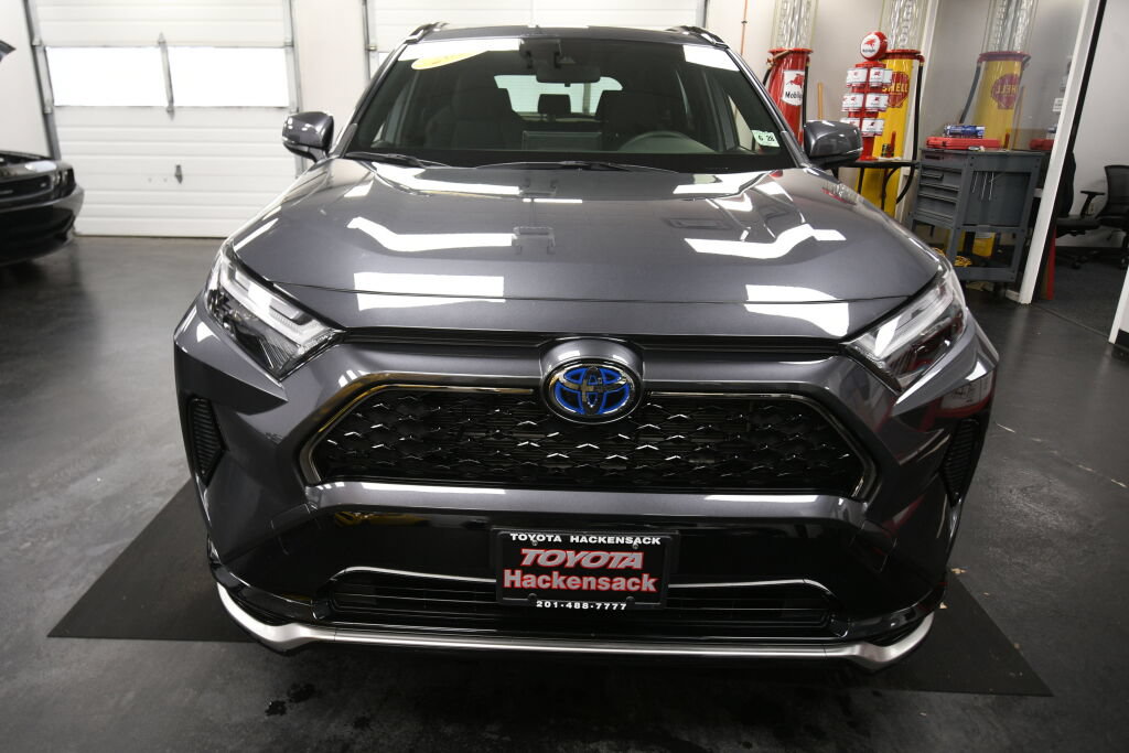 Used 2023 Toyota RAV4 SE w/ Weather & Moonroof Package AWD/4WD image 3